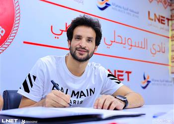 رسمي ا السويحلي الليبي يعلن التعاقد مع محمود علاء