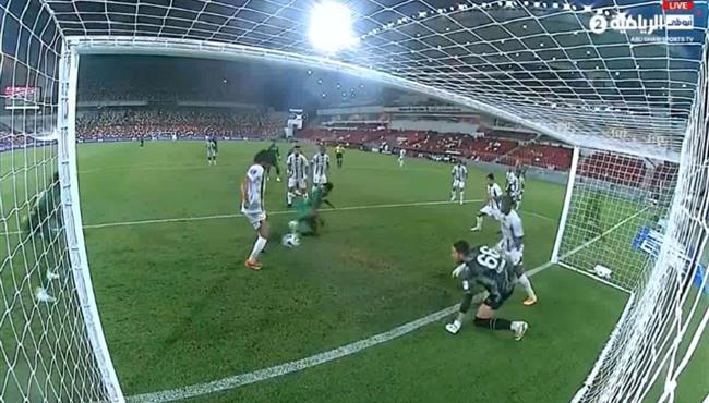 محمد النني ينقذ الجزيرة الاماراتي من هدف امام البطائح