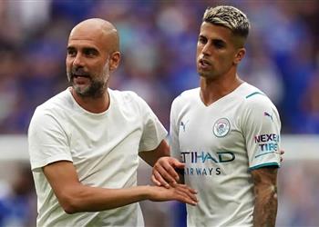 جوارديولا يزيد الغموض بشأن مستقبل كانسيلو وبرشلونة يضع الكرة في ملعبه