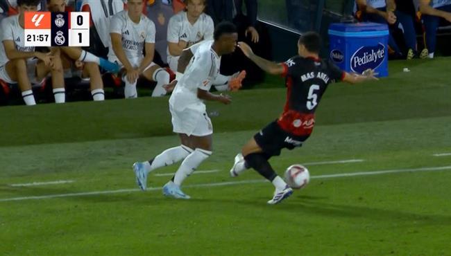 لقطة مهارية من فينيسيوس جونيور في مباراة ريال مدريد ومايوركا