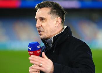 جاري نيفل يرصد توقعاته لـ بطل الدوري الإنجليزي هذا الموسم ويكشف سر أفضلية مانشستر يونايتد على ليفربول