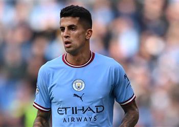 ردا على عرض الهلال مانشستر سيتي يحدد موقفه من بيع كانسيلو هذا الصيف