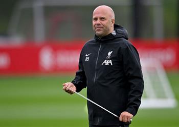 ناد ألماني يتواصل مع ليفربول لإنقاذ لاعب الفريق من الجحيم