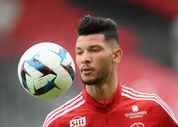 بسبب الوداد والد أشرف داري يوضح لـ بطولات حقيقة تراجع بريست عن اتفاقه مع الأهلي