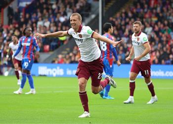 فيديو يجرح ويداوي سريع ا لقطة إنسانية رائعة من سوتشيك في مباراة وست هام وكريستال بالاس