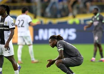 البداية المتعثرة مستمرة ميلان يسقط أمام بارما بثنائية في الدوري الإيطالي