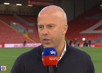 سلوت يتحدث عن غصب أرنولد أثناء خروجه ويؤكد ليفربول يمتلك لاعبين رائعين