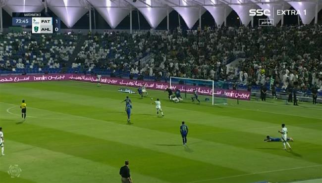 مدافع الفتح ينقذ مرماه من هف محقق امام الاهلي بالدوري السعودي