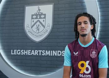 رسمي ا بيرنلي ي علن تعاقده مع حنبعل المجبري من مانشستر يونايتد