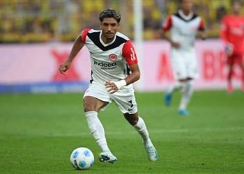 عرض إنجليزي لضم عمر مرموش من آينتراخت فرانكفورت