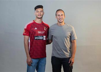 فيديو بطريقة كوميدية الأهلي يعلن ضم أشرف داري من بريست الفرنسي