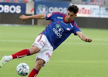 فاليرينجا النرويجي يرد عبر بطولات على اهتمام الأهلي بضم جونز عبد اللاوي