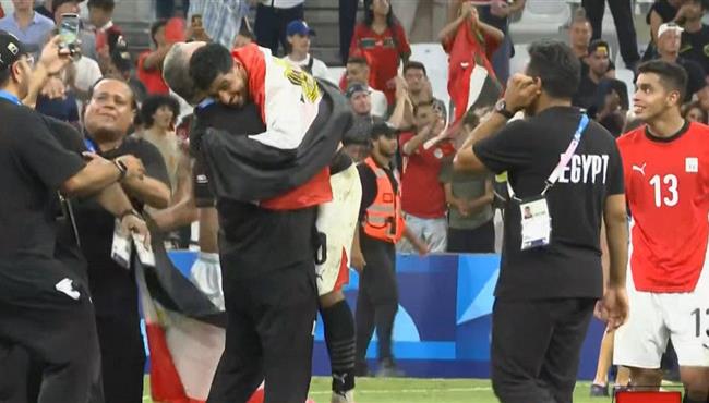 احتفال خاص من ميكالي مع ابراهيم عادل بعد صعود مصر لنصف نهائي الاولمبياد