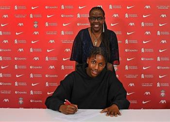 رسمي ا لاعب ذو أصول مصرية يعلن انضمامه إلى ليفربول