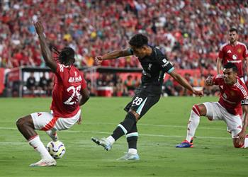 فيديو محمد صلاح يصنع وليفربول يهزم مانشستر يونايتد بثلاثية نظيفة ودي ا