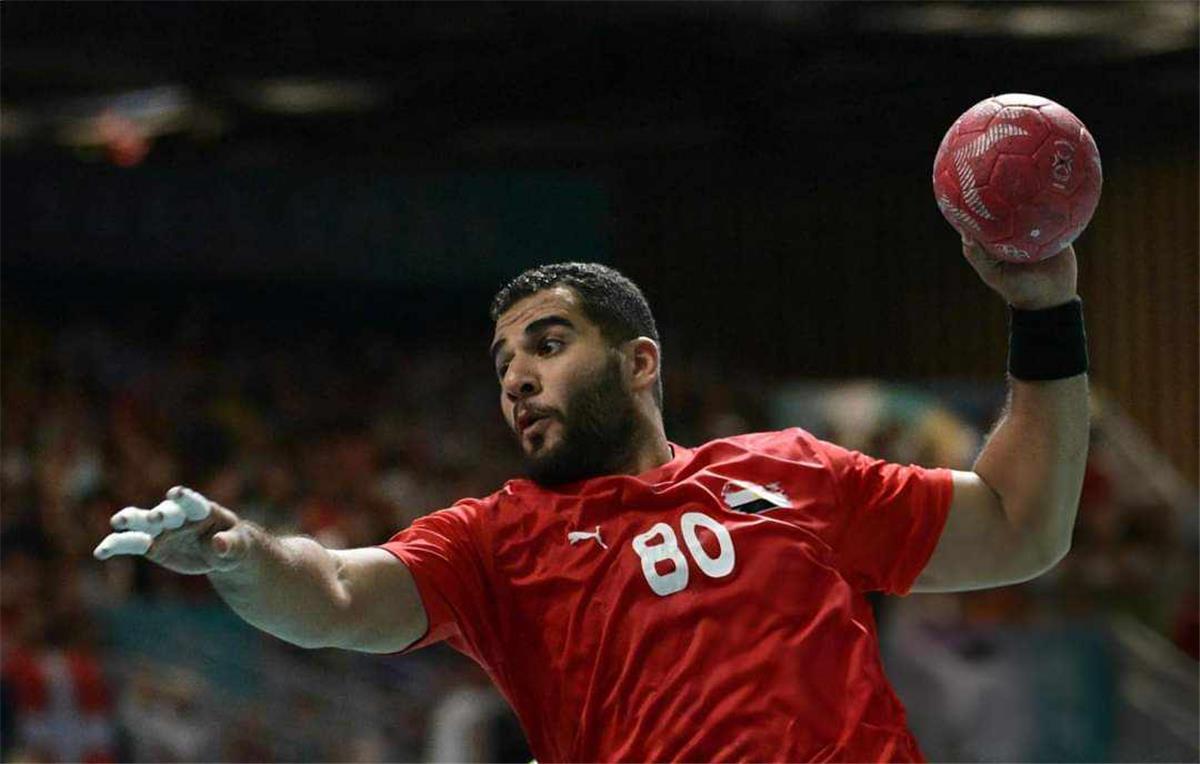 أحمد عادل لاعب منتخب اليد