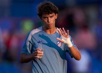 فيديو بعد العودة من برشلونة جماهير أتلتيكو مدريد تستهدف جواو فيليكس بهتافات مسيئة