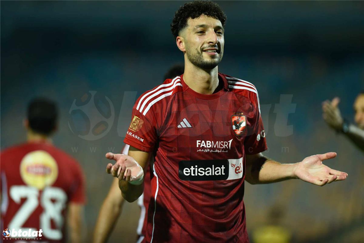 وسام أبو علي لاعب الأهلي