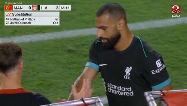 لحظة خروج محمد صلاح في مباراة ليفربول ومانشستر يونايتد