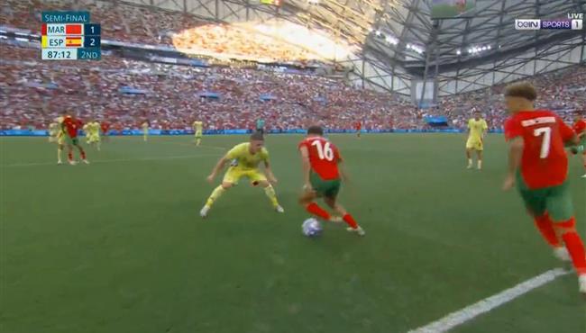 بعد مراوغة اكثر من لاعب عبد الصمد الزلزولي كاد ان يسجل هدف عالمي امام اسبانيا