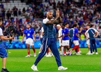 تييري هنري يرفع القبعة لـ مصر بعد تأهل فرنسا إلى النهائي ويصر ح أعيش حلم ا لا أريد الاستيقاظ منه