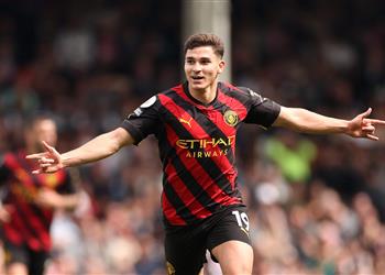 مانشستر سيتي يوافق على عرض أتلتيكو مدريد لضم ألفاريز وخطوة أخيرة لحسم الصفقة