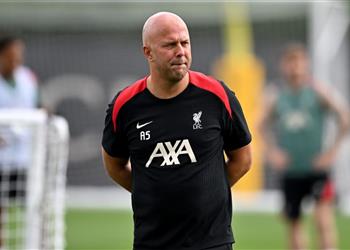 سلوت يفتح الباب لرحيل رباعي ليفربول في الصيف