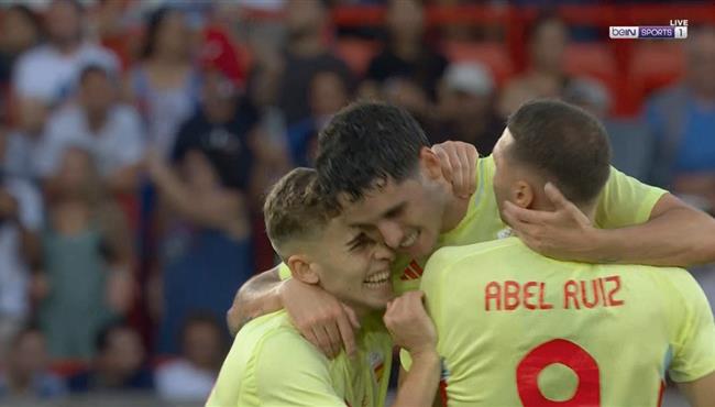 فرحة لاعبي اسبانيا بعد الفوز علي فرنسا بنهائي اولمبياد باريس