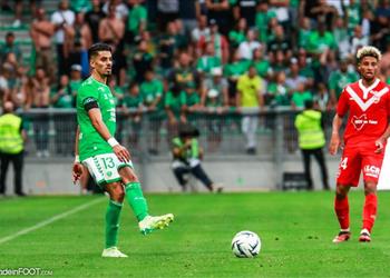 محمود بنتايج يصل فندق إقامة الزمالك للمشاركة في معسكر الفريق