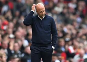 سلوت يرد على تحذير محمد صلاح بشأن مستقبله مع ليفربول