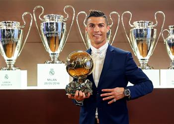 مفضل ا لاعب برشلونة على فينيسيوس رونالدو يوضح أبرز 4 مرشحين للفوز بالكرة الذهبية