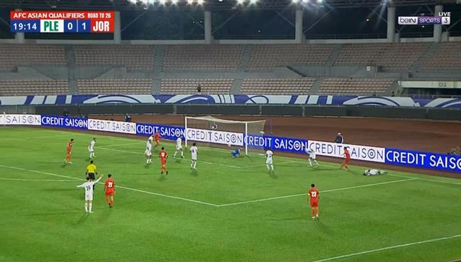 تصدي حارس فلسطين ينقذ مرماه من هدف ثاني لـ الاردن بتصفيات كأس العالم