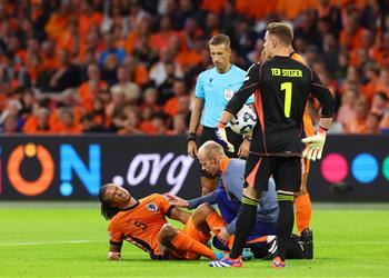 كومان يثير الغموض حول إصابة ناثان آكي في مباراة هولندا وألمانيا