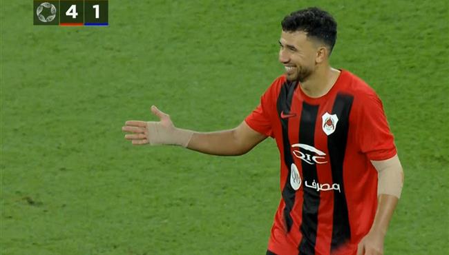 لحظة خروج تريزيجه وتحية الجماهير له في اول ظهور مع الريان بالدوري القطري