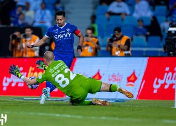 فيديو سالم الدوسري يسجل هدف الهلال الأول أمام الرياض