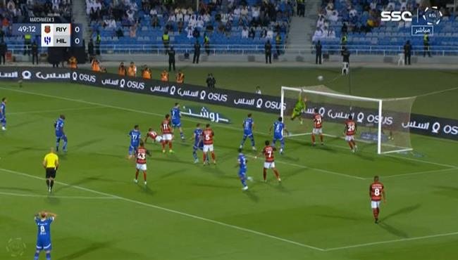 تصدي حارس الرياض الرائع علي مرتين امام الهلال في الدوري السعودي