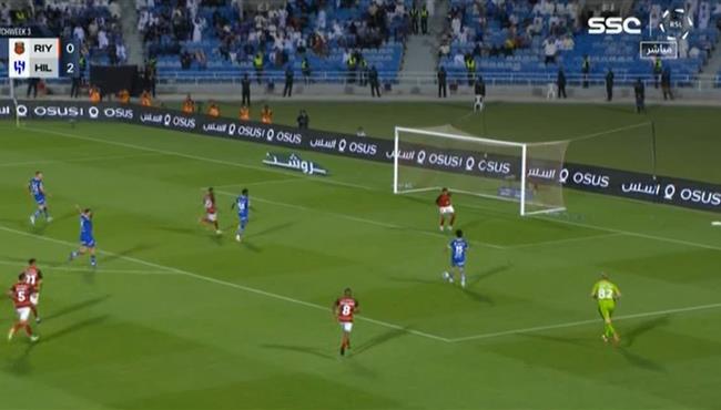 محمد القحطاني يهدر فرصه لا تصدق للهلال امام الرياض في الدوري السعودي