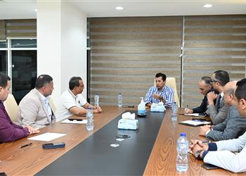 وزارة الرياضة تبحث زيادة الموارد المالية للأندية الشعبية باجتماع مع 3 رؤساء
