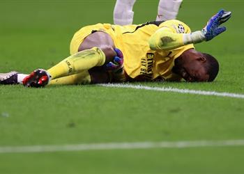 ماينان يغادر مباراة ليفربول وميلان في دوري أبطال أوروبا