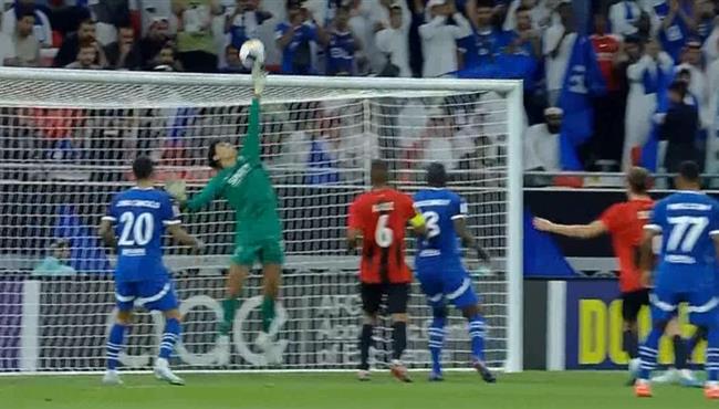 تصدي ياسين بونو الرائع في مباراة الهلال والريان