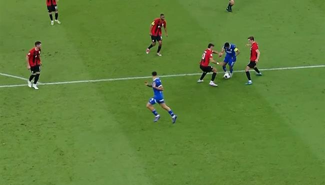 سالم الدوسري يراوغ اكتر من لاعب والحارس يحرمه من تسجيل هدف عالمي في الريان