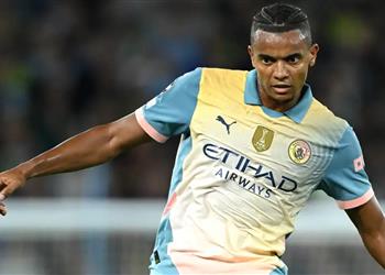 اعتقدت أنه برناردو أكانجي يكشف عن مشكلة في قميص مانشستر سيتي بعد التعادل مع إنتر