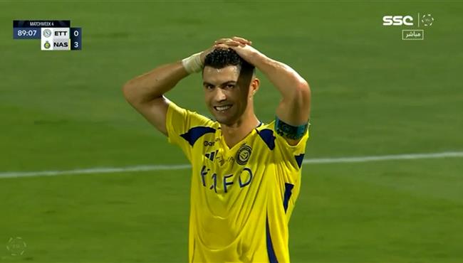 العارضة تحرم رونالدو من تسجيل هدف عالمي امام الاتفاق في الدوري السعودي