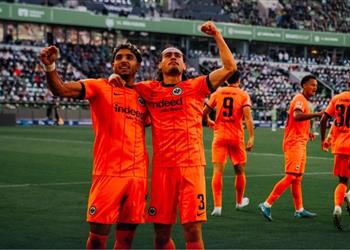 تشكيل فرانكفورت أمام بوروسيا مونشنجلادباخ في الدوري الألماني موقف عمر مرموش