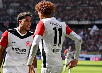 فيديو بعد التلاعب بالدفاع عمر مرموش يسجل هدف فرانكفورت الثاني أمام مونشنجلادباخ