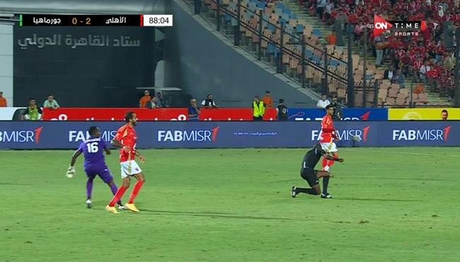 سقوط كوميدي لحكم مباراة الاهلي وجورماهيا في دوري ابطال افريقيا