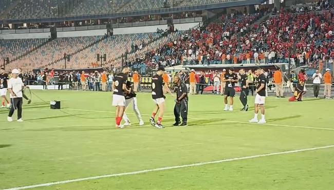 وصلة هزار بين عم حارس وأكرم توفيق وعمرو السولية