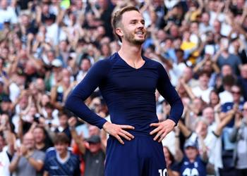 آسف أمي جيمس ماديسون يعتذر عن خلع قميصه بعد التسجيل أمام برينتفورد