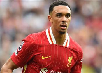 بعد ارتباطه بريال مدريد أرنولد يكسر صمته بشأن مستقبله مع ليفربول