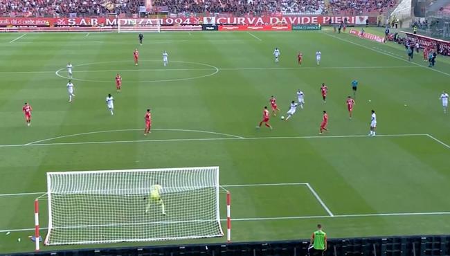 قذيفه لا تصد هدف صاروخي عالمي في مباراة بولونيا ومونزا